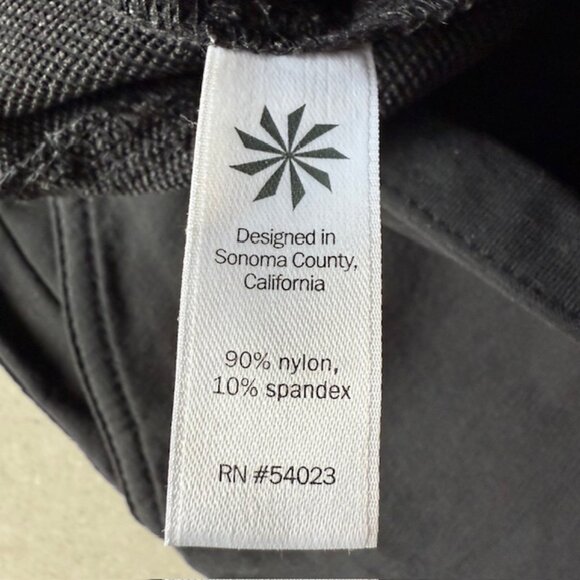 Athleta Technical Hiking Pant, Convertible w/ Toggle into Jogger, Black, size 14 - Picture 6 of 7